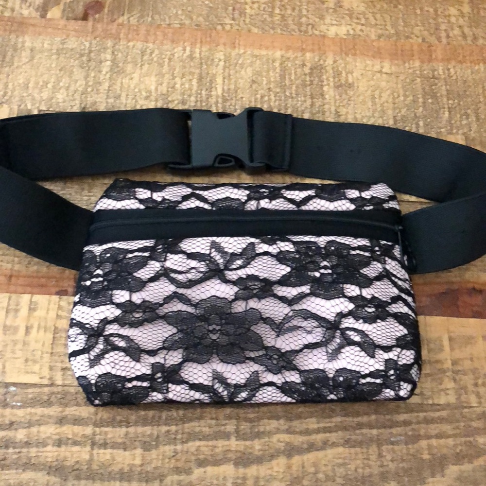 Black lace fanny